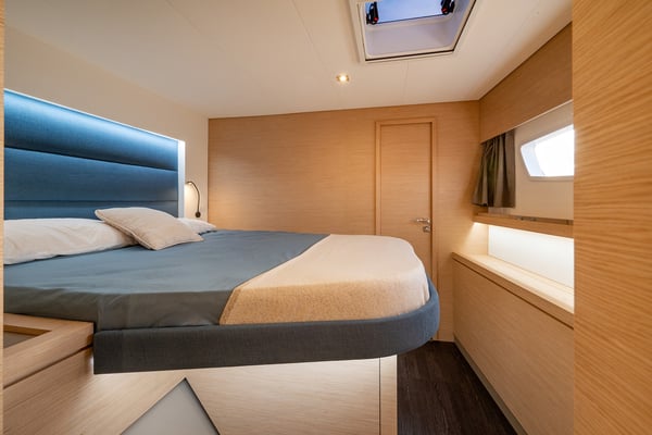 Elsa - A/C, Generator, Water maker