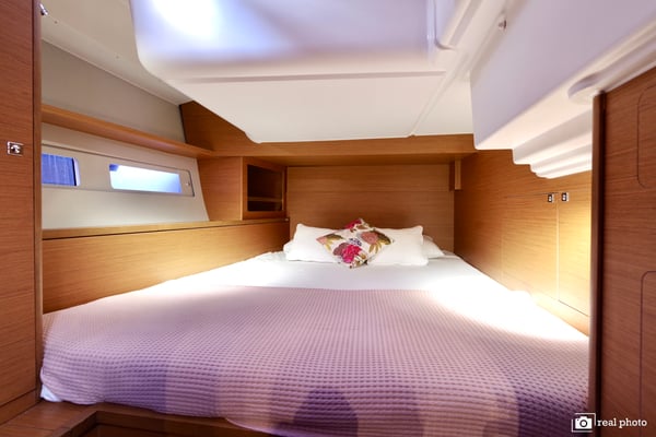 Thea - A/C, Generator, Water maker, Solar Panel