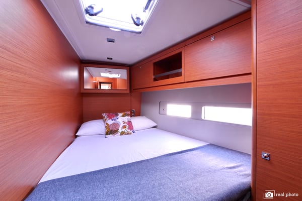 Thea - A/C, Generator, Water maker, Solar Panel