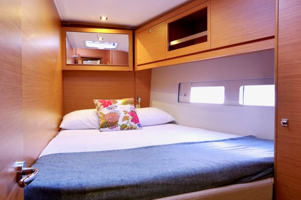 Thea - A/C, Generator, Water maker, Solar Panel