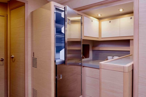 Cassiopea - A/C, Generator, Water maker, Solar Panel