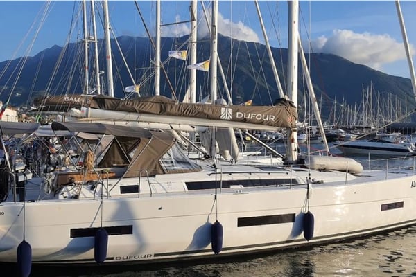 Cassiopea - A/C, Generator, Water maker, Solar Panel