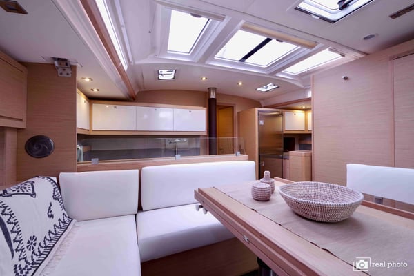 Cassiopea - A/C, Generator, Water maker, Solar Panel