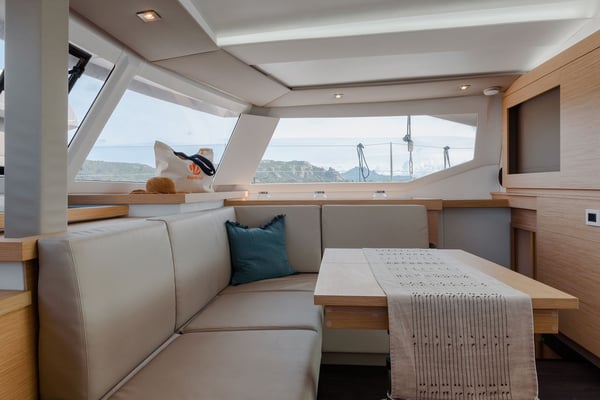 Amapola - A/C, Generator, Water maker. Solar panel