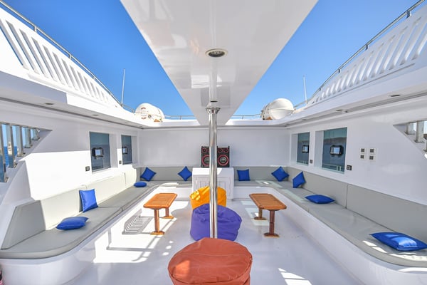 Comfort cabin upper deck 3