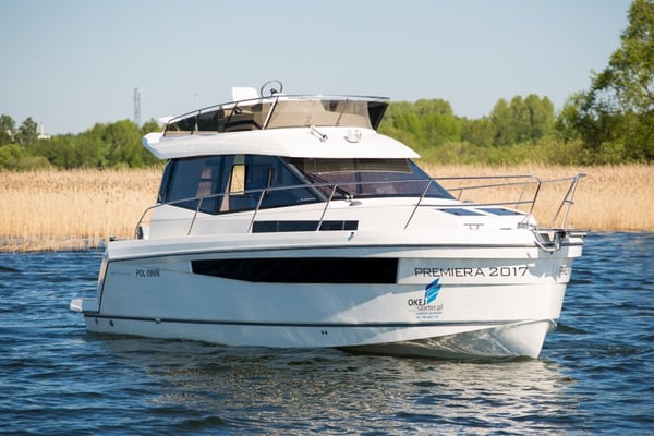 Platinum 989 Flybridge (Premiera)