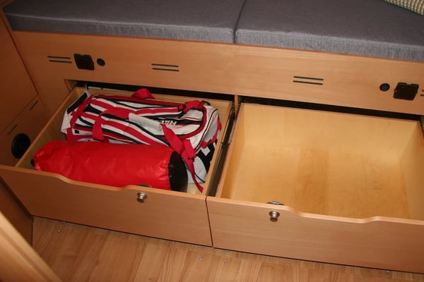 Platinum 989 Flybridge (Premiera)