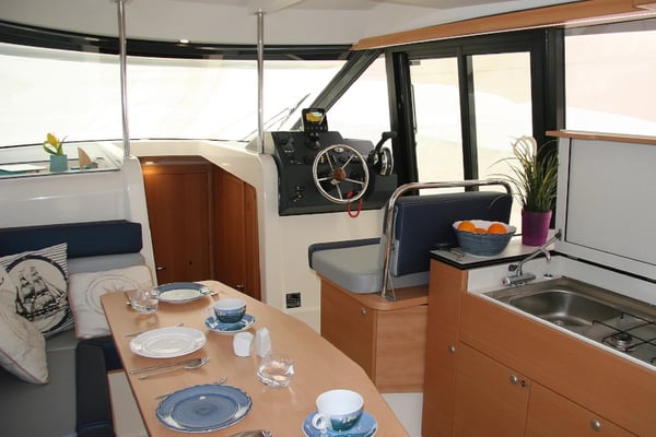 Platinum 989 Flybridge (Premiera)