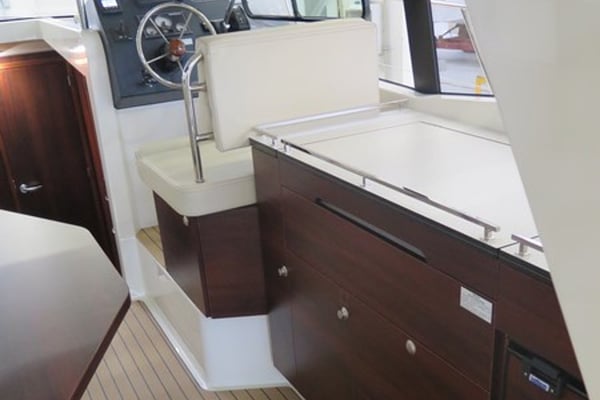 Platinum 989 Flybridge