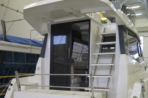 Platinum 989 Flybridge