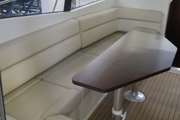 Platinum 989 Flybridge