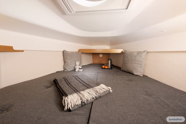 Interior symbol bow cabin double berth