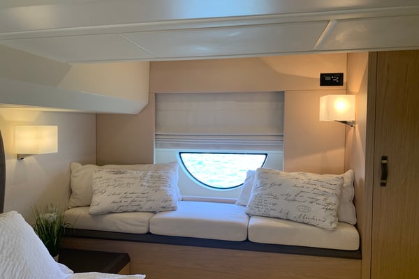 sofa-main cabin