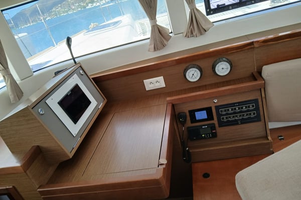 Navigation Station / Chart Table