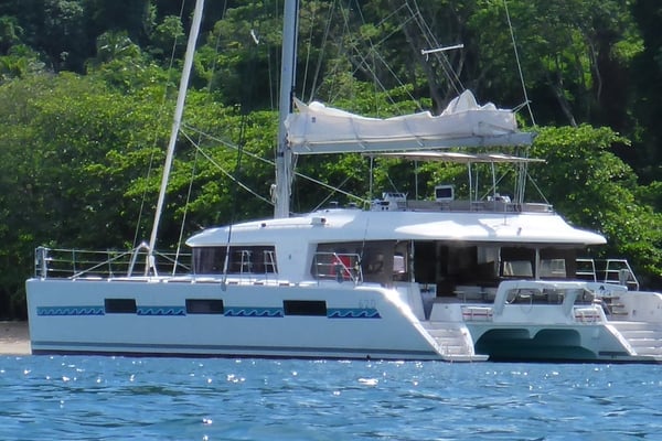 Ship / few / back / portside