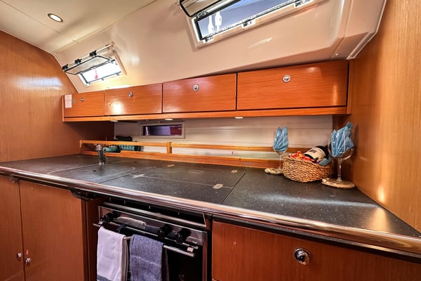 Bavaria 40 Cruiser in the Best Sailing Area - Photo 10