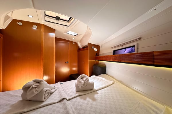 Bavaria 40 Cruiser in the Best Sailing Area - Photo 11