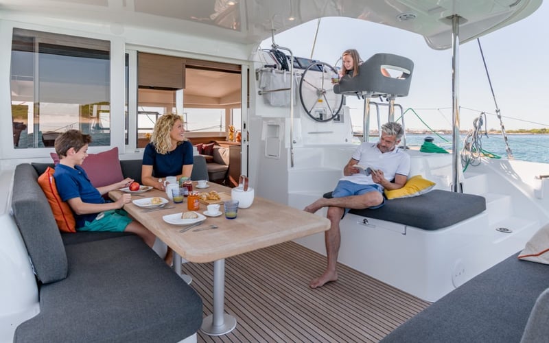 Nina (A/C, Gen 10KWA, watermaker, electric winch)