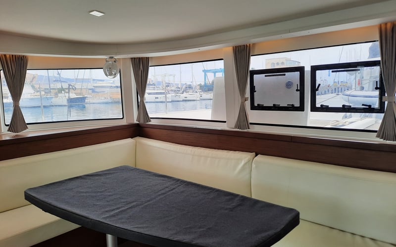 Senza Ma (A/C and Generator)