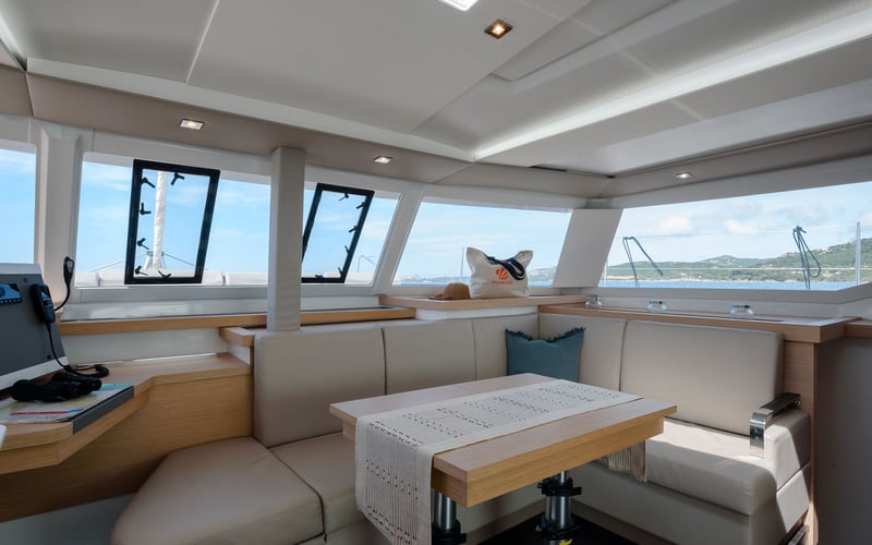 Amapola - A/C, Generator, Water maker. Solar panel