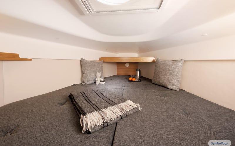 Interior symbol bow cabin double berth
