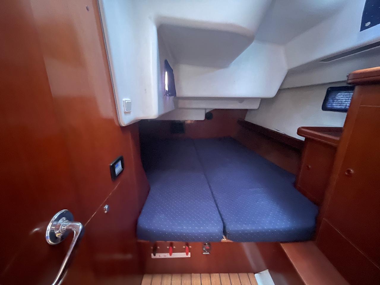 IRIDA - Sailboat in Kallithea