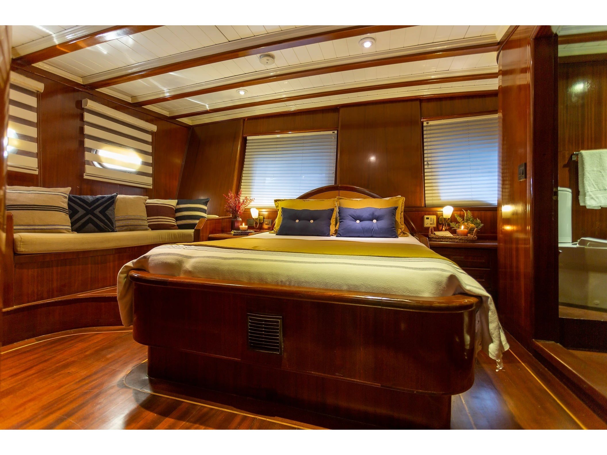 Yucebey - Gulet içinde Marmaris