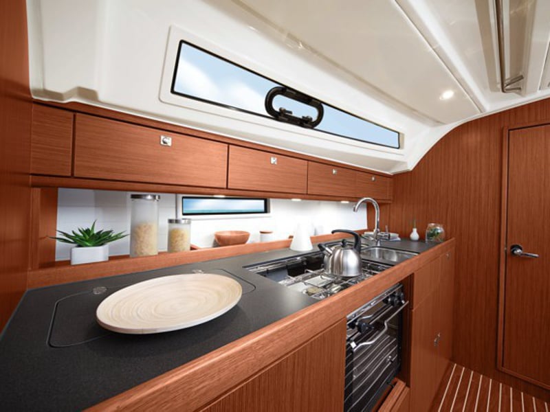 Urze - Sailboat in Ponta Delgada