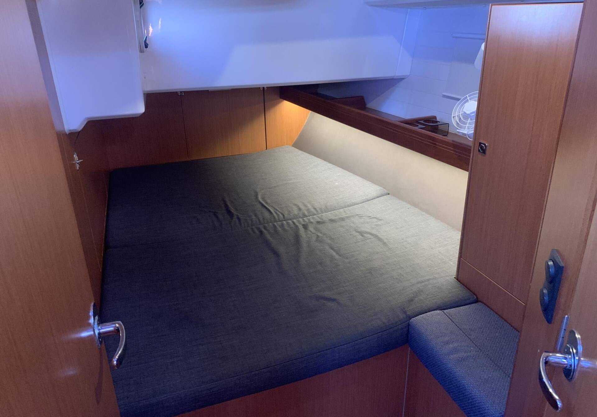 CJ - Yelkenli içinde Nikiana