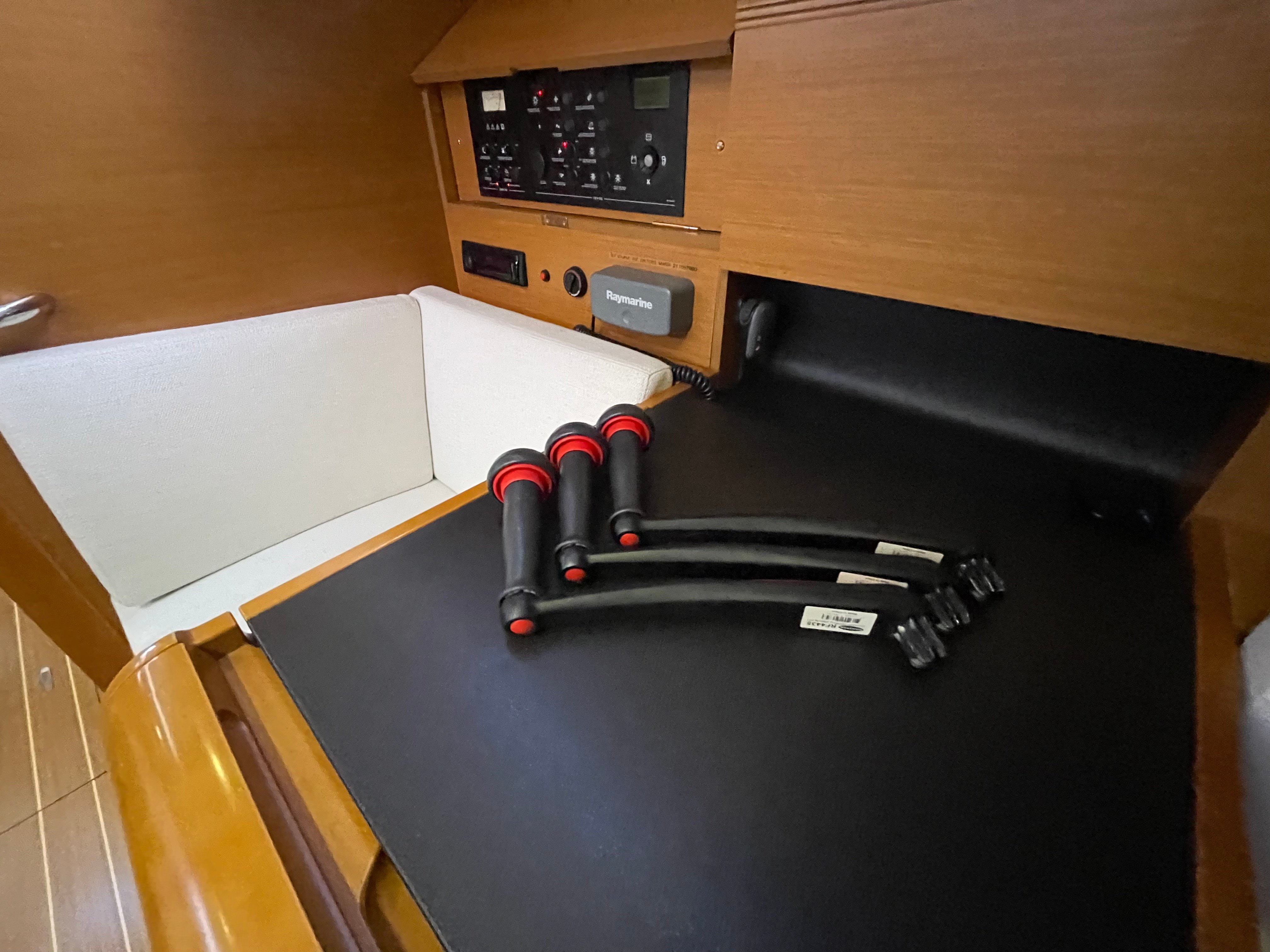 Petrine II - Sailboat in Sula