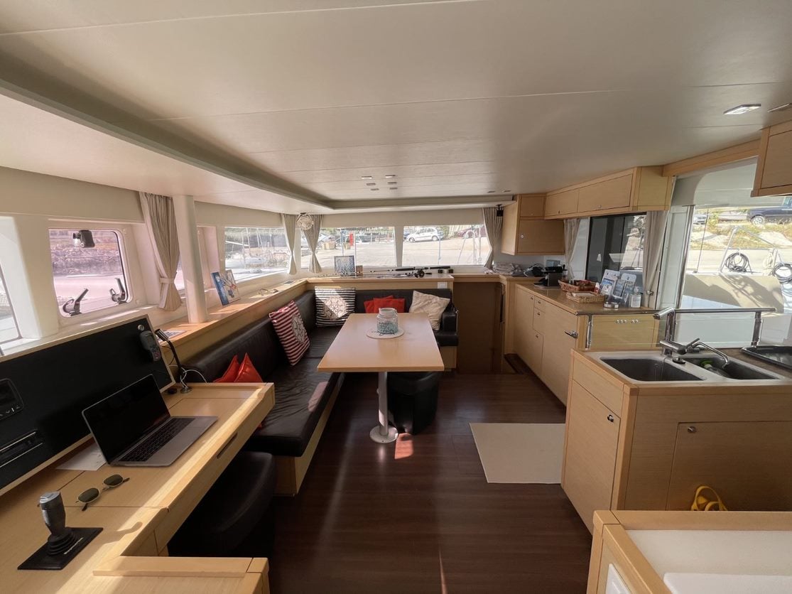 Zia Nella - Catamaran in Vis