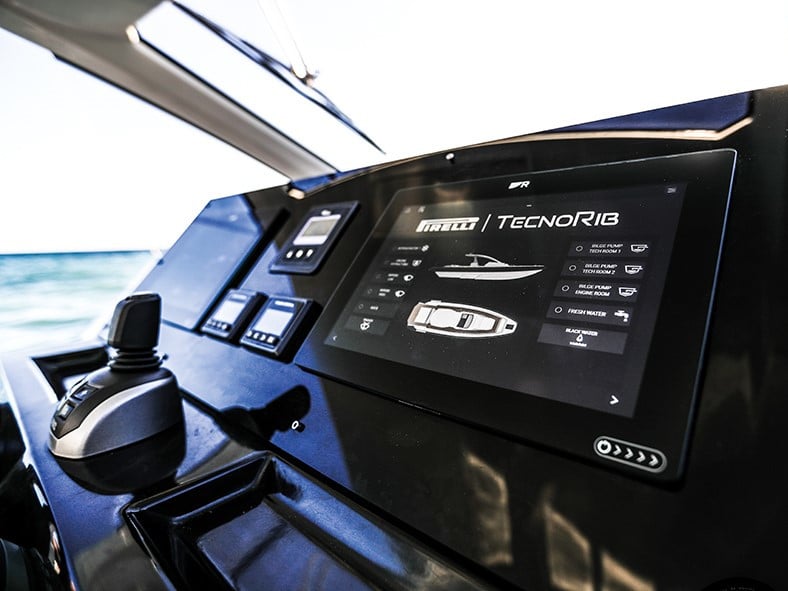 Pirelli - Motor Yat içinde Porto Cervo