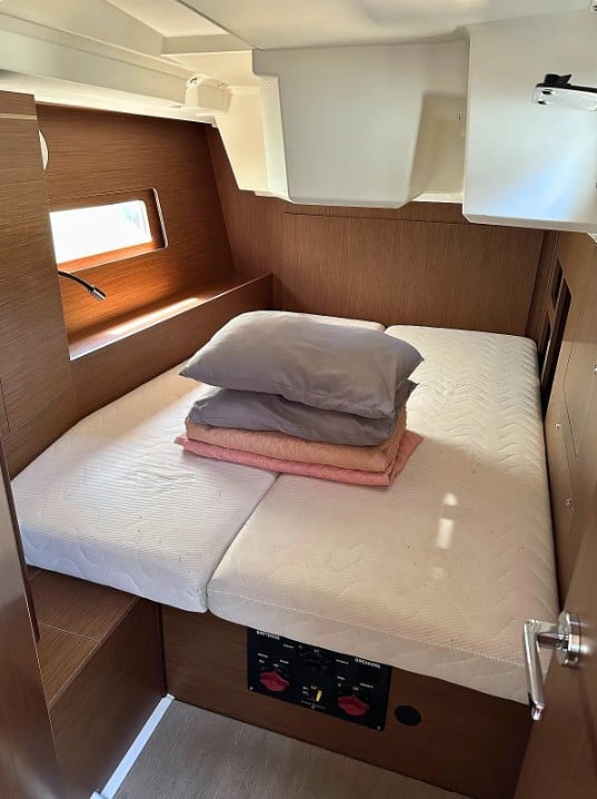 ILIA - Sailboat in Alimos