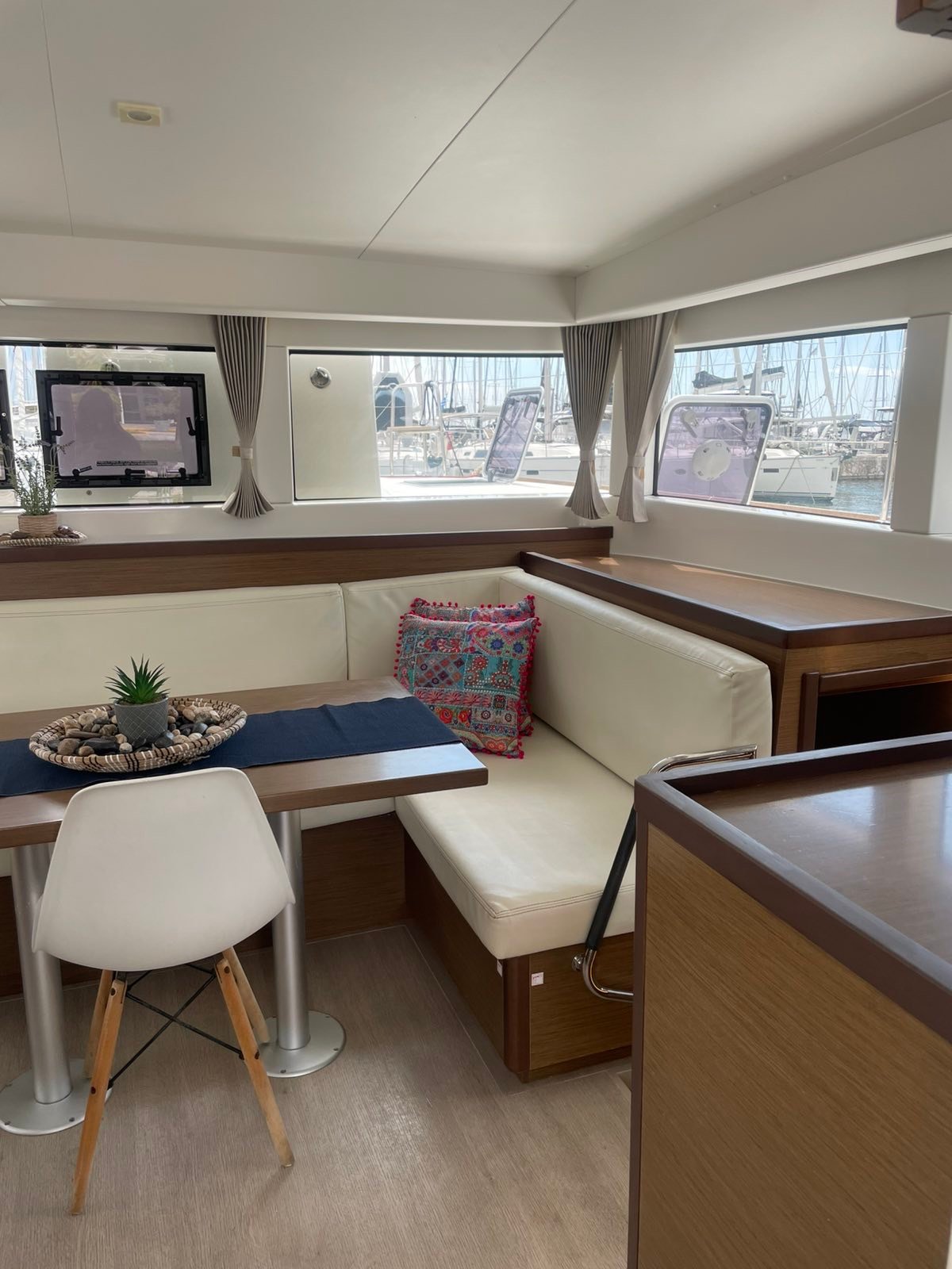 CATALINA - Catamaran in Alimos