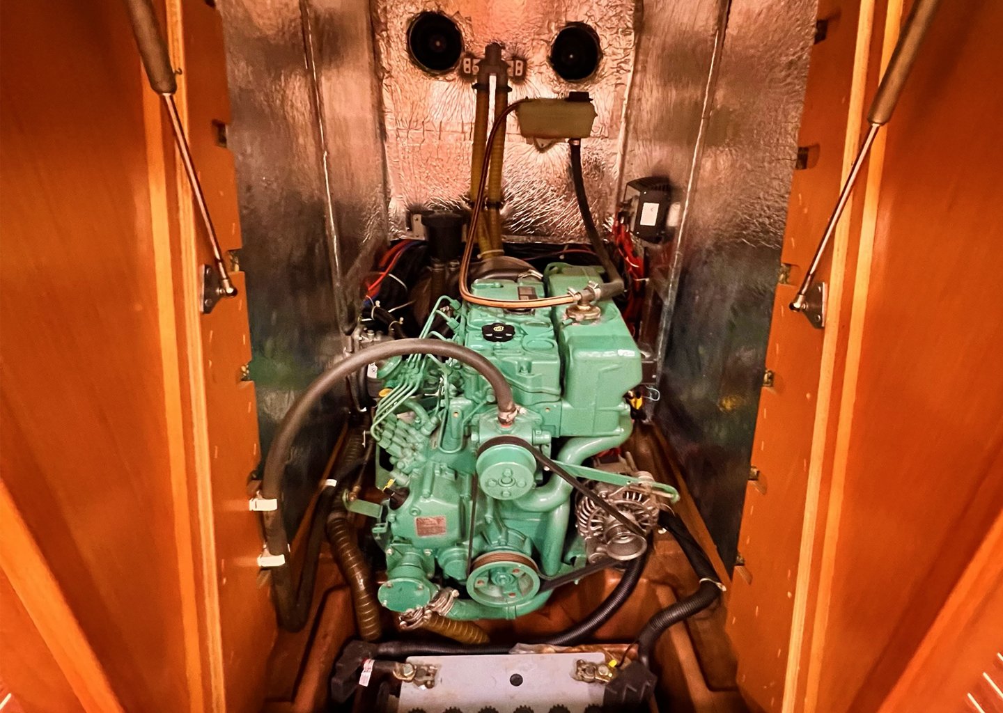 Aquaholic - Sailboat in Karagözler