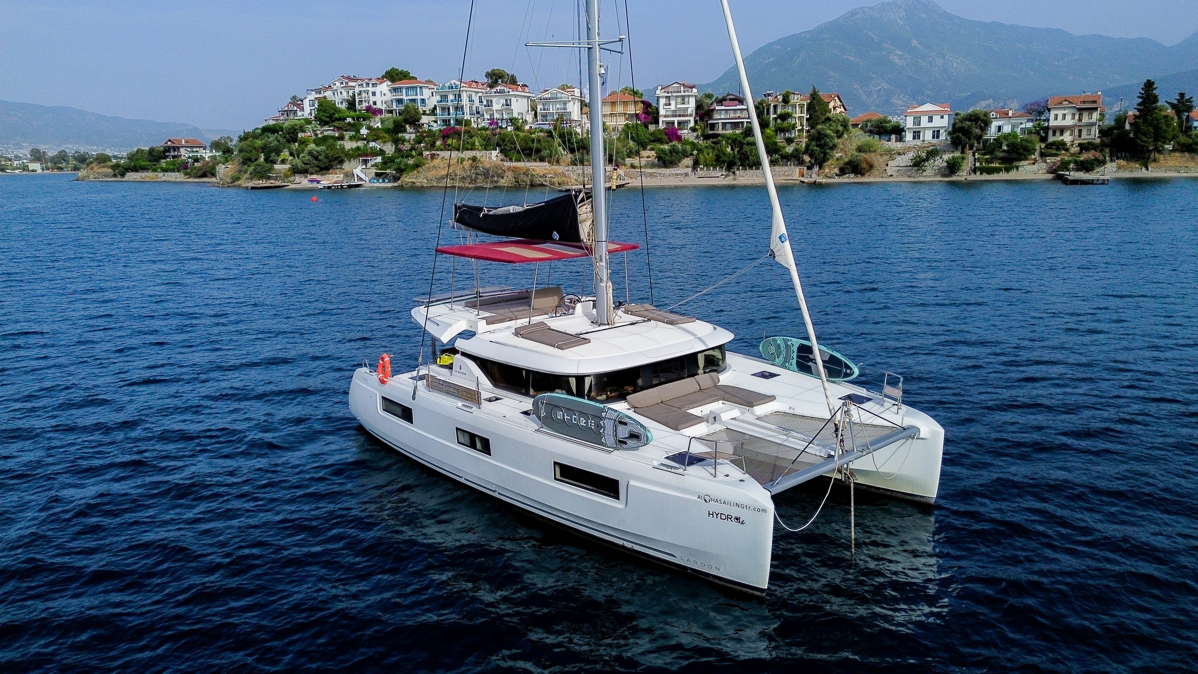 Hydra - Catamaran in Karagözler