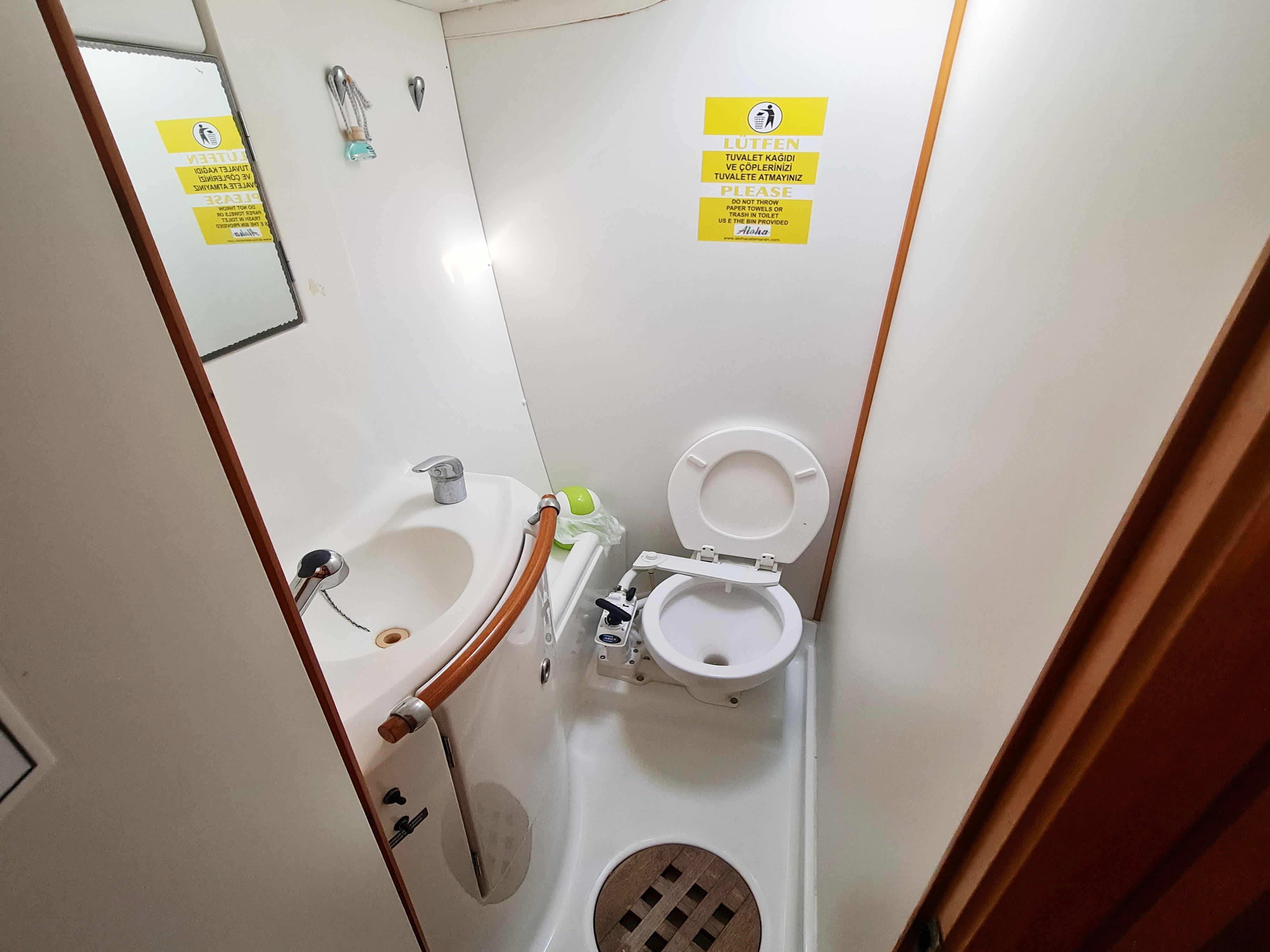 Aloha - Catamaran in Karagözler