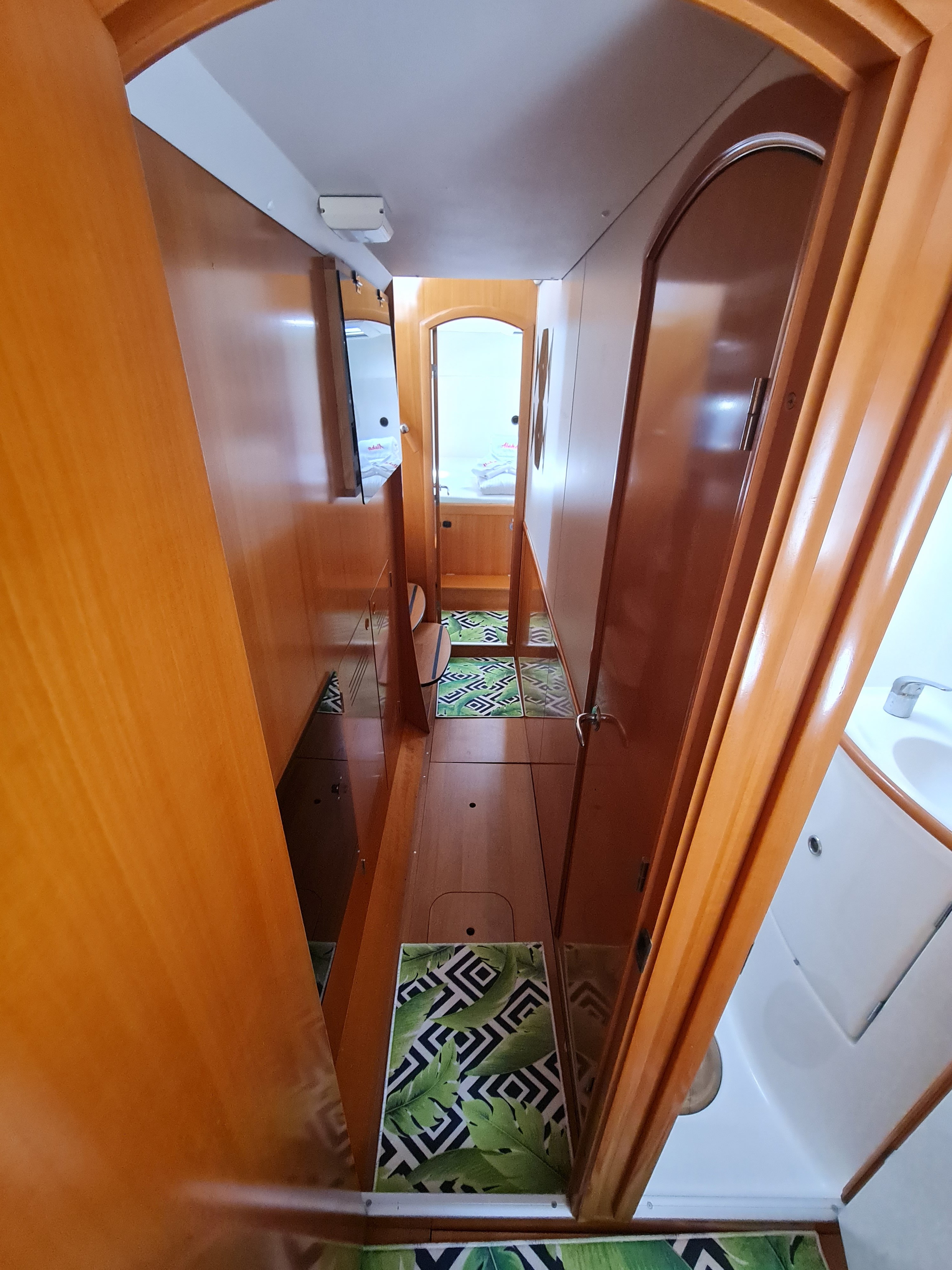 Aloha - Catamaran in Karagözler