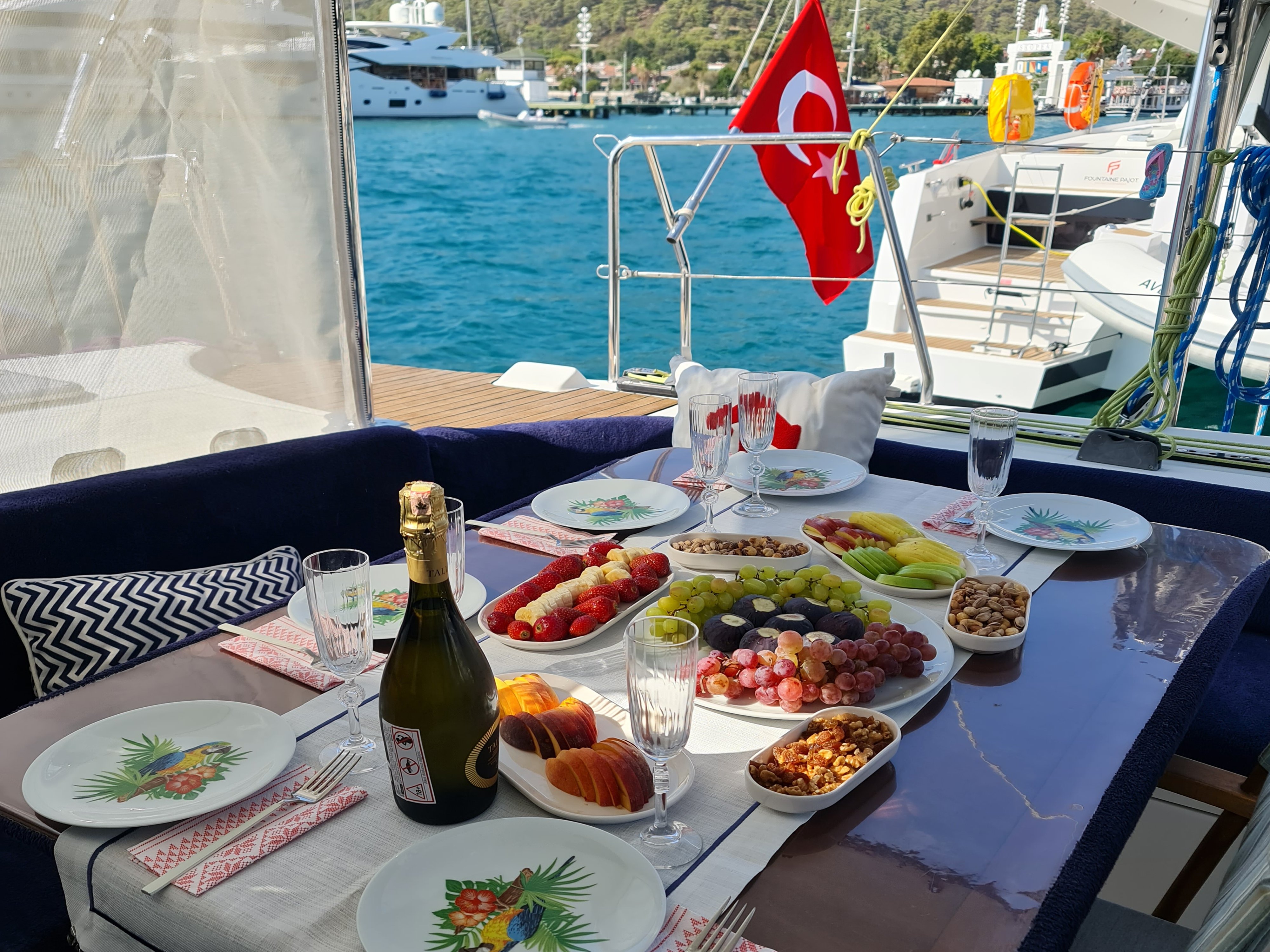 Aloha - Catamaran in Karagözler