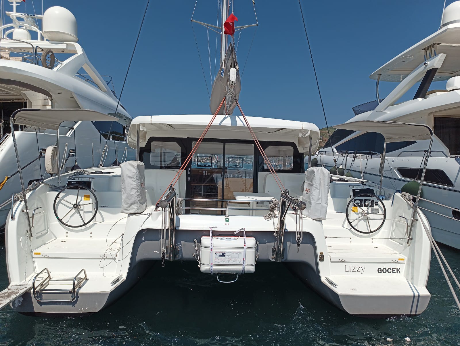 Lizzy - Catamaran in Karagözler