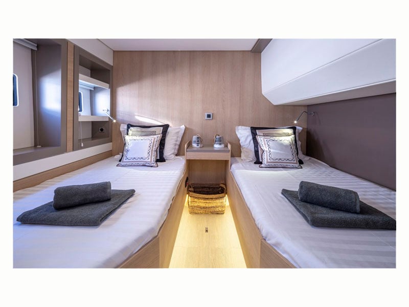 License to chill - Catamaran in Alimos