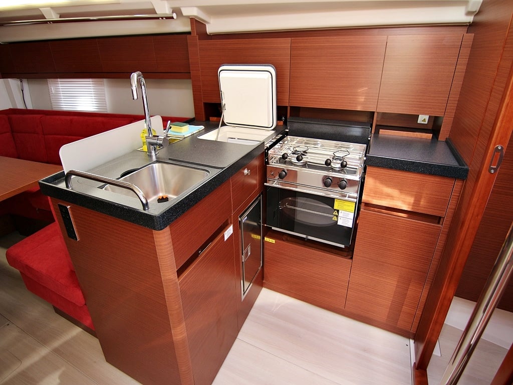 EVA - Yelkenli içinde Bibinje