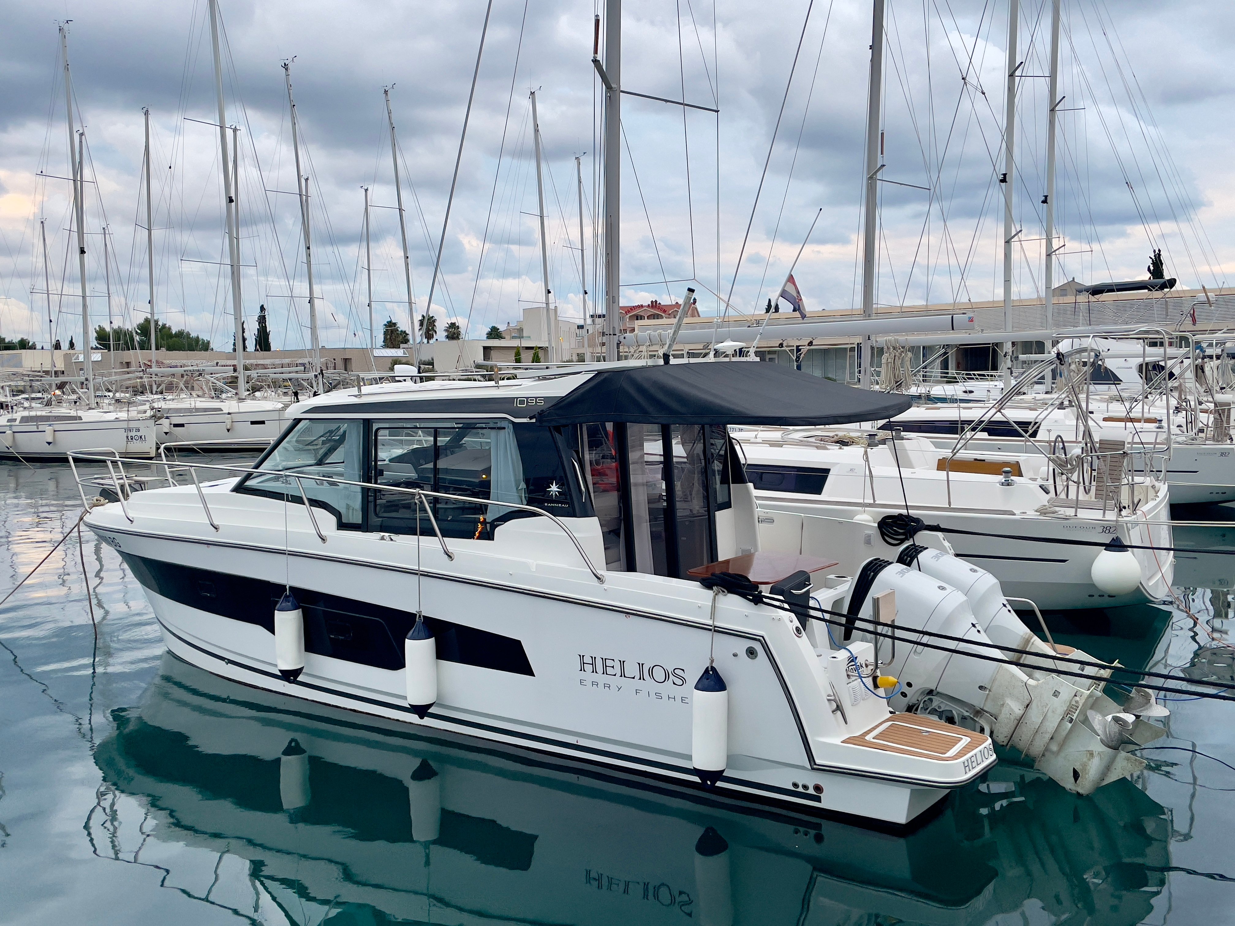 HELIOS - Motor Yat içinde Bibinje