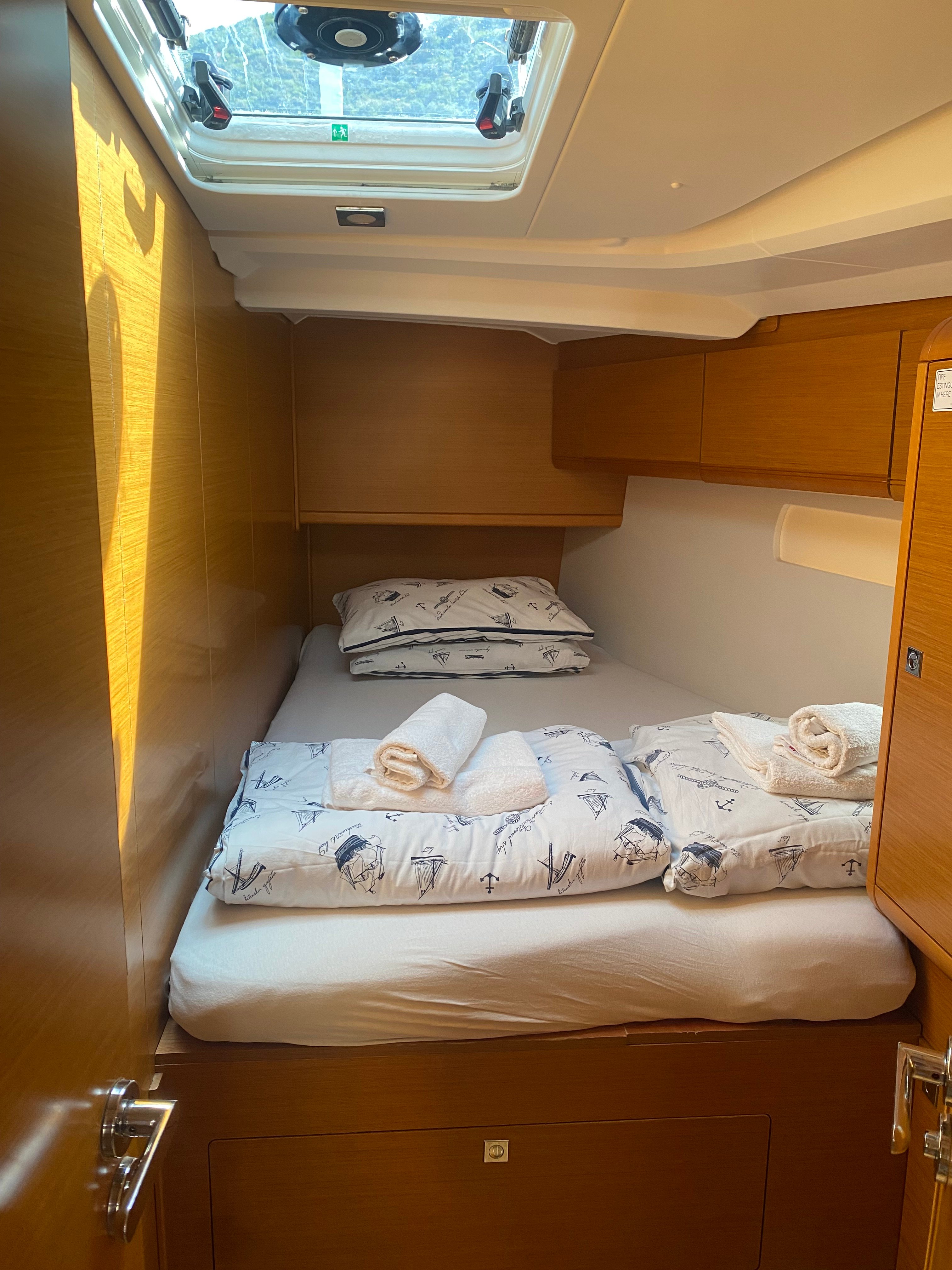 Elise of Sweden - Yelkenli içinde Punat