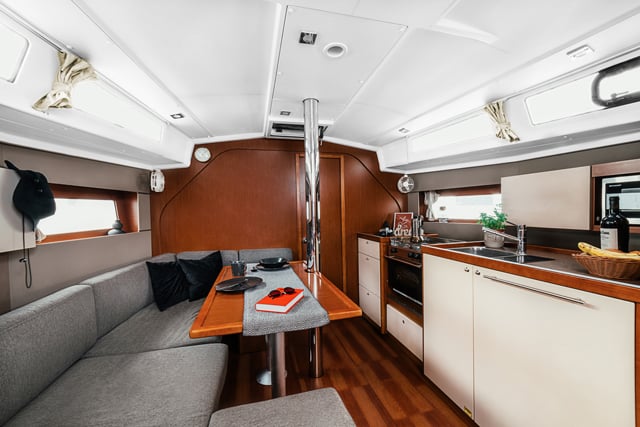 HAPPY - Sailboat in Šibenik