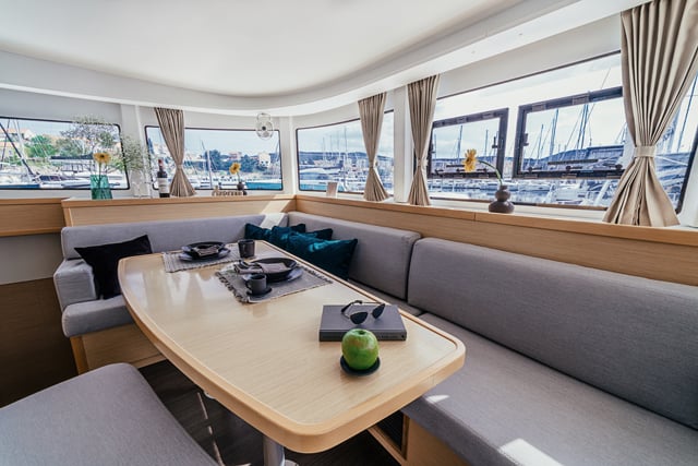 AMELIA - Katamaran içinde Šibenik