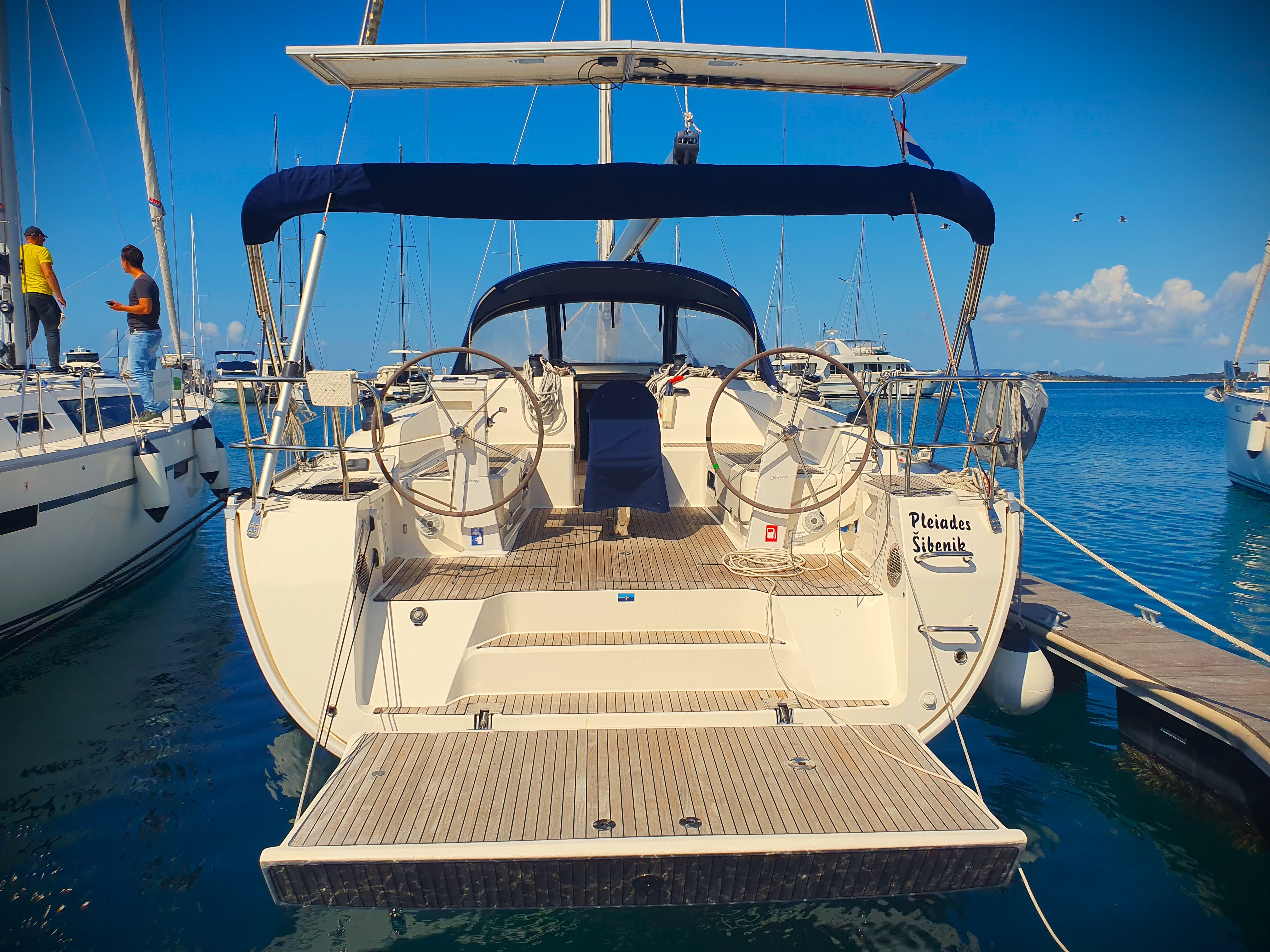 Pleiades - Sailboat in Drage