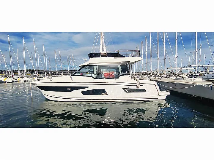 Morska Vila - Motor Yacht in Drage