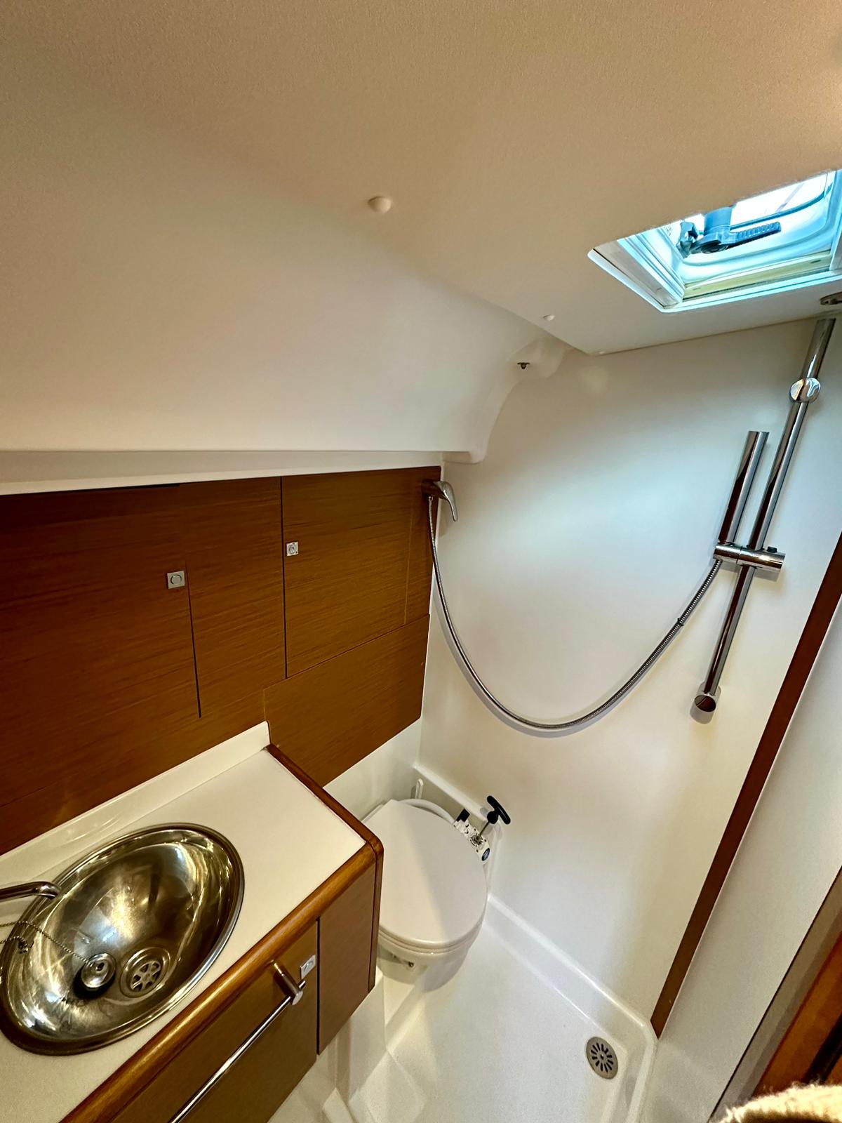 Hallyday - Sailboat in Bibinje