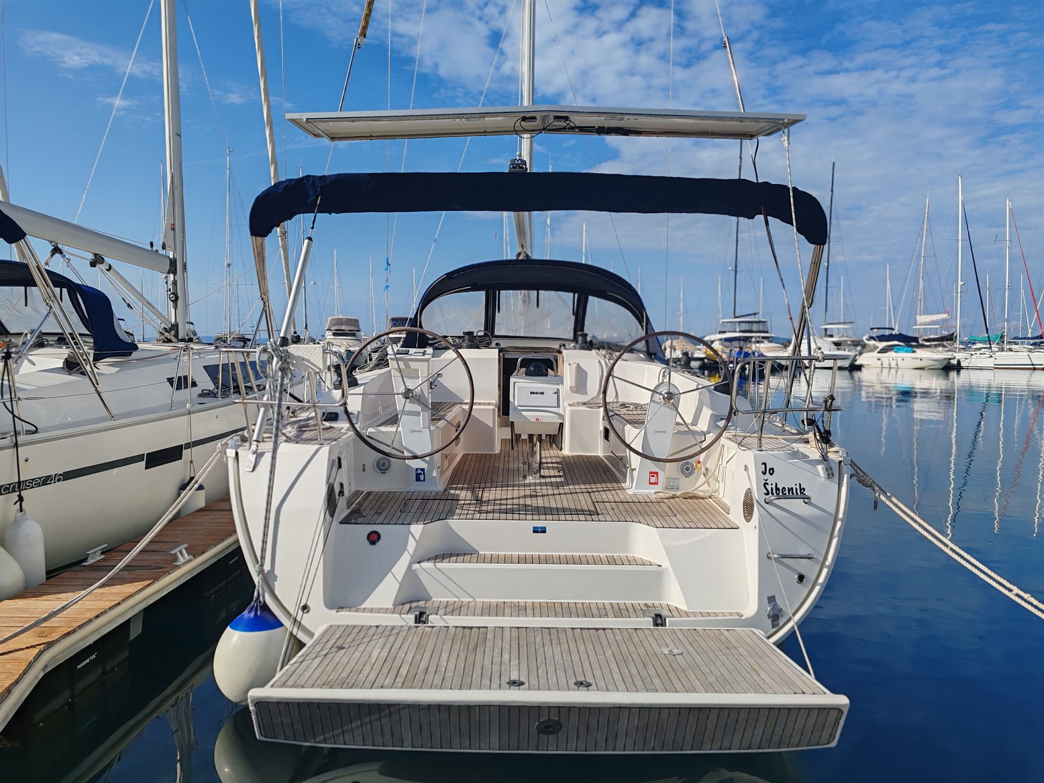 Io - Sailboat in Drage